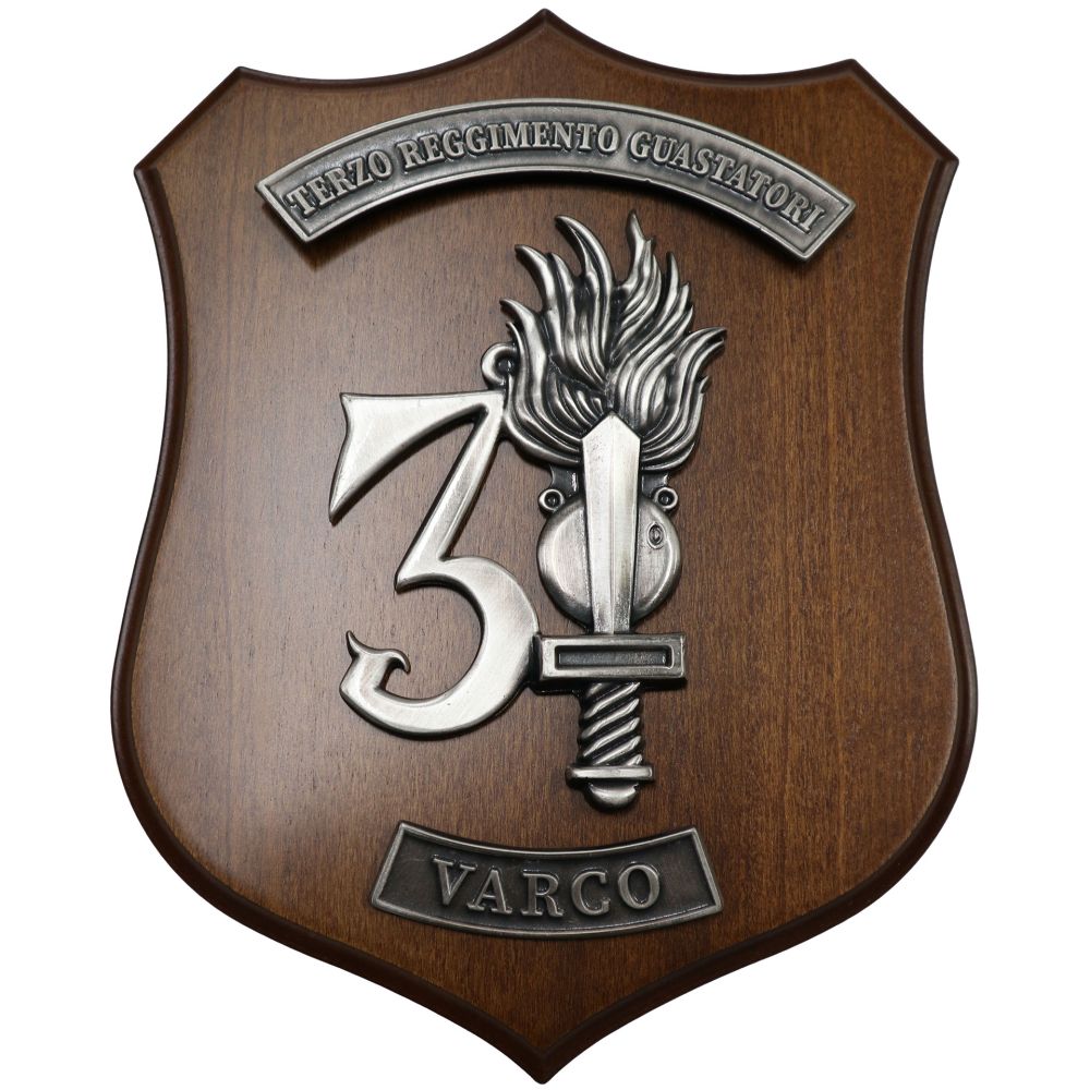 CREST IN METALLO SMALTATO BASE LEGNO 22,5X17,5CM 3 REGGIMENTO GUASTATORI