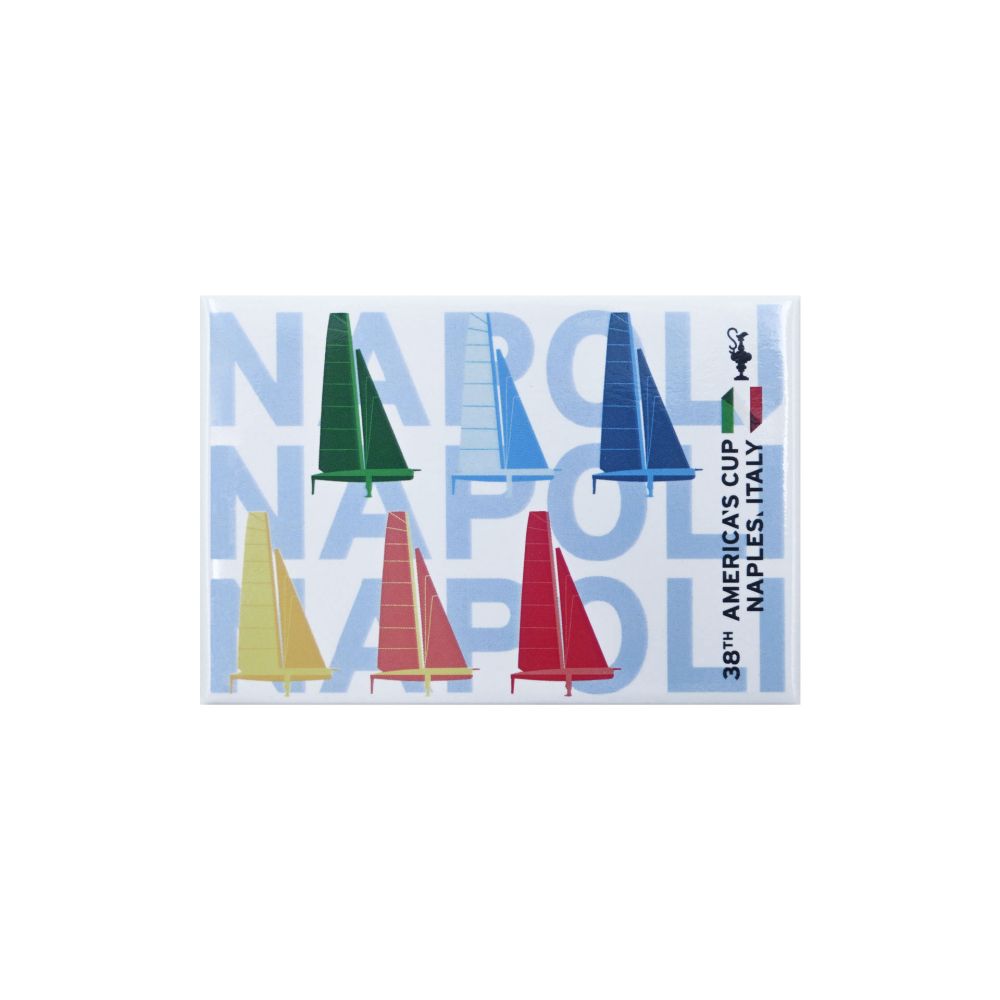MAGNETE AMERICA'S CUP 38 RETTANGOLARE LOGO CON BARCHE A VELA COLORATE IN