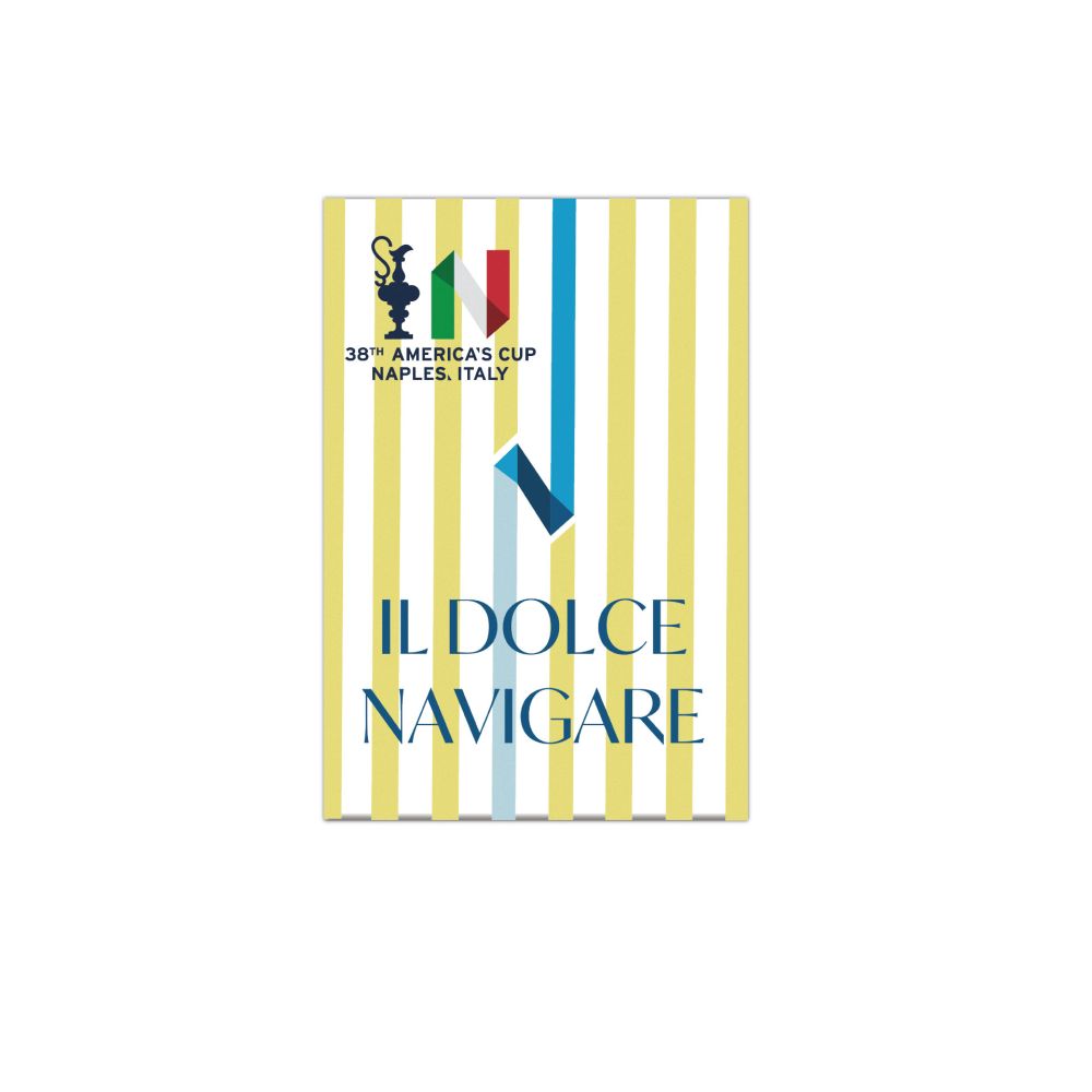 MAGNETE AMERICA'S CUP 38 RETTANGOLARE N AZZURRA SFONDO RIGATO GIALLO CON