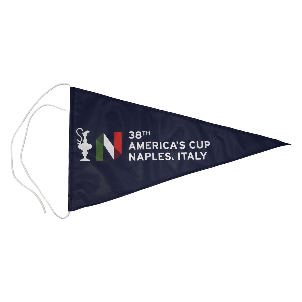 BANDIERA TRIANGOLARE AMERICA'S CUP 38 BLU NAVY LOGHI E SCRITTA BANDIERA TRIANGOLARE AMERICA'S CUP 38 BLU NAVY LOGHI E SCRITTA