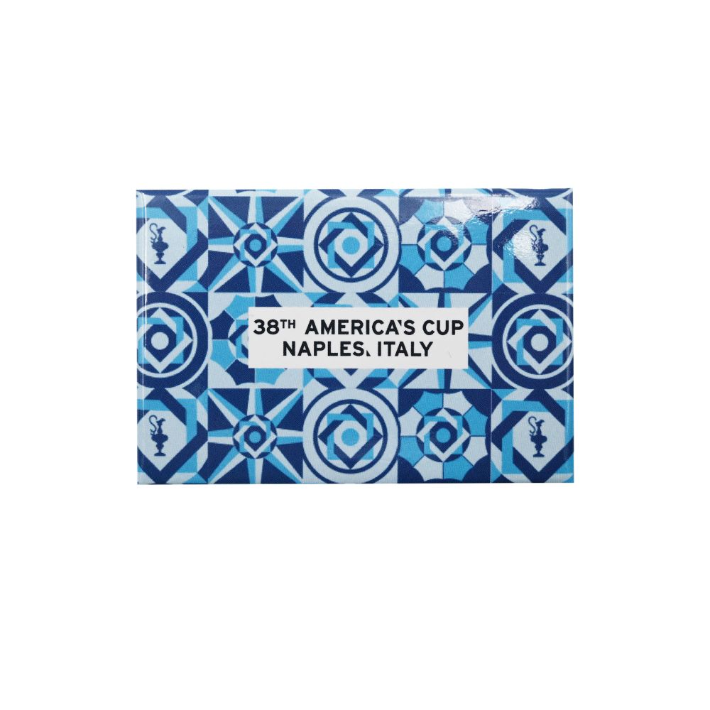 MAGNETE AMERICA'S CUP 38 RETTANGOLARE SFONDO MOSAICO AZZURRO IN METALLO