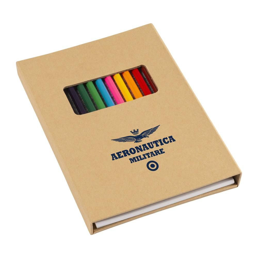 KIT PER COLORARE IN CARTONE, CON 10 IMMAGINI, 40 PAGINE BIANCHE E 12 MATITE COLORATE. DIMENSIONE: 21,0 X 15,0 X 2,5 CM AERONAUTICA MILITARE