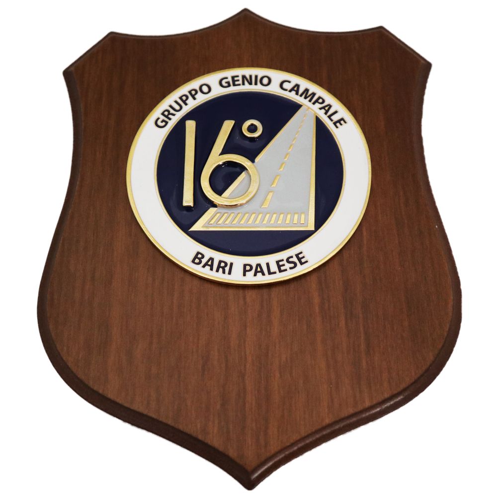 CREST IN METALLO SMALTATO BASE LEGNO 22,5X17,5CM 16 GR. GENIO CAMPALE