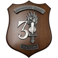 CREST IN METALLO SMALTATO BASE LEGNO 22,5X17,5CM 3 REGGIMENTO GUASTATORI