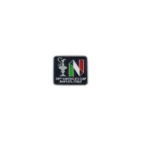 DISTINTIVO AMERICA'S CUP 38 RETTANGOLARE TRICOLORE IN METALLO SMALTATO