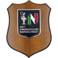 CREST AMERICA'S CUP 38 BASE IN LEGNO PIASTRA BLU NAVY COPPA E N TRICOLOR