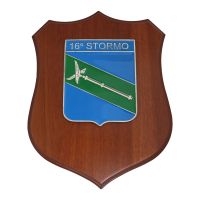 CREST IN METALLO SMALTATO BASE LEGNO 22,5X17,5CM 16 STORMO AERONAUTICA MILITARE