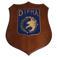 CREST IN METALLO SMALTATO BASE LEGNO 22,5X17,5CM DIPMA AERONAUTICA MILITARE