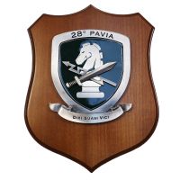 CREST IN METALLO SMALTATO BASE LEGNO 22,5X17,5CM 3D 28 REGGIMENTO PAVIA ESERCITO ITALIANO