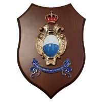 CREST IN METALLO SMALTATO BASE LEGNO CL22 26X18,5CM 3D RGT CAVALLEGERI GUIDE ESERCITO ITALIANO