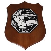 CREST IN METALLO SMALTATO BASE LEGNO 22,5X17,5CM 1 BRIGATA AEREA AERONAUTICA MILITARE